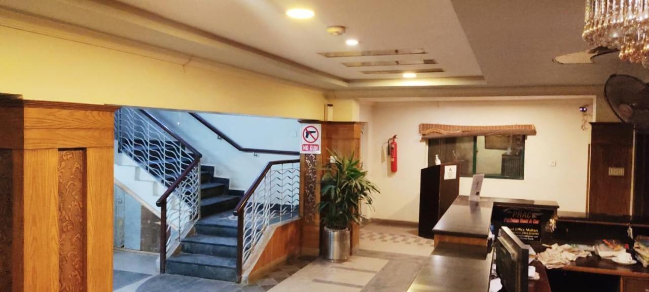 Hotel Multán Kültér fotó