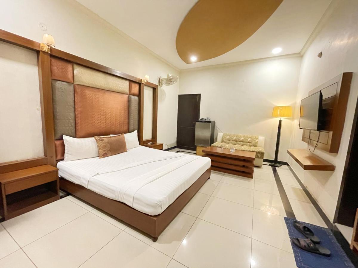 Hotel Multán Kültér fotó