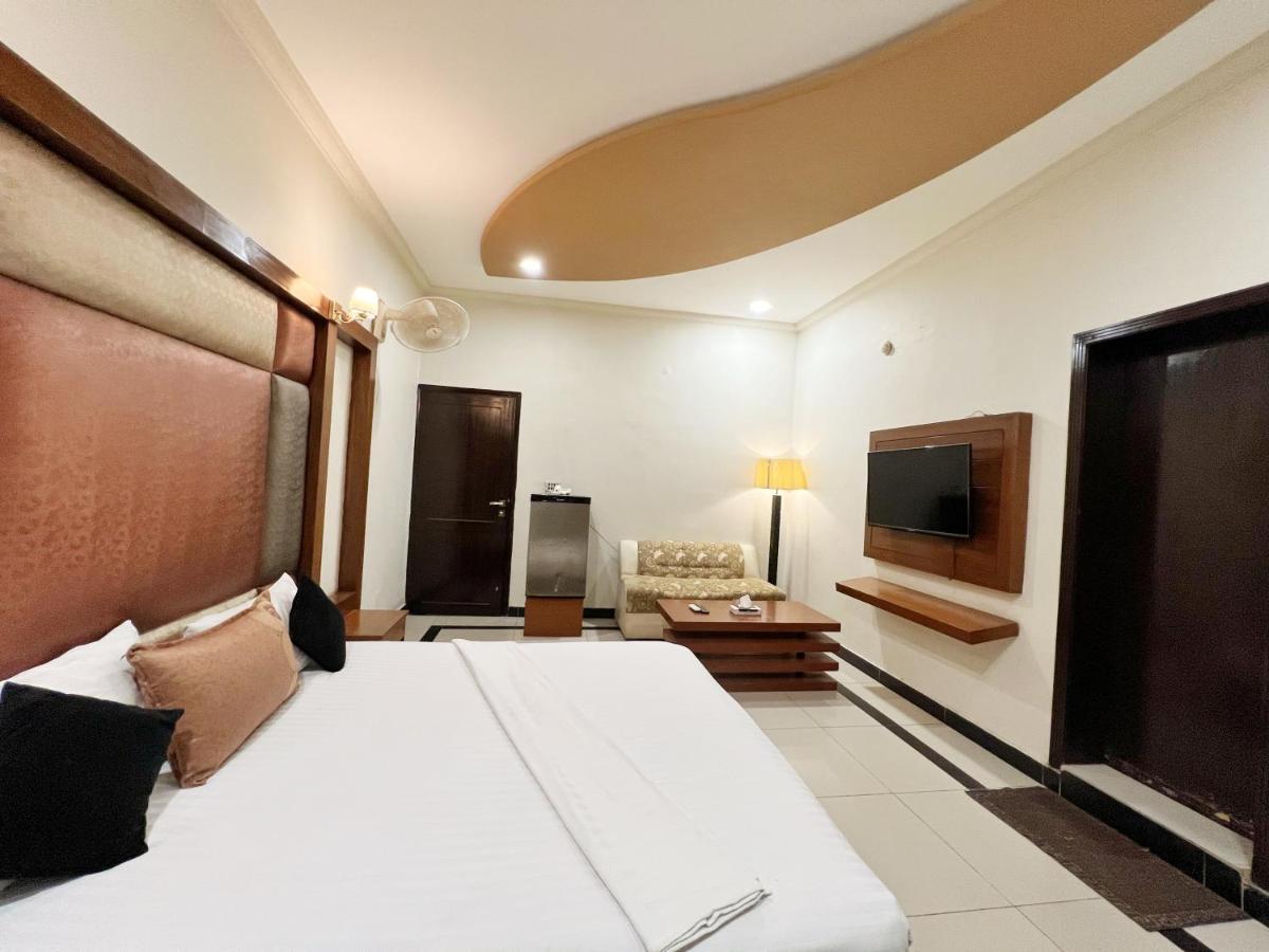 Hotel Multán Kültér fotó