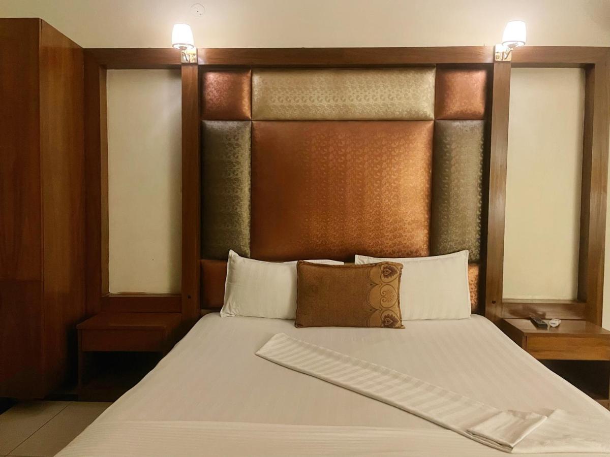 Hotel Multán Kültér fotó