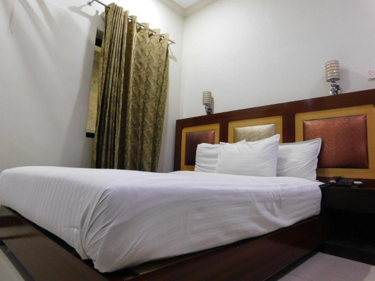 Hotel Multán Kültér fotó